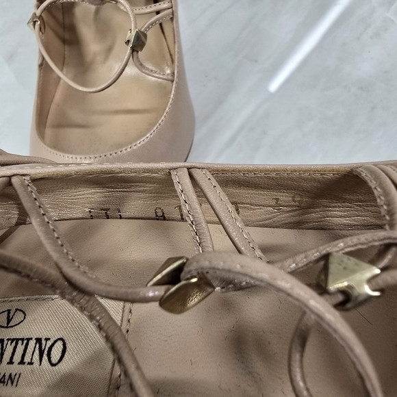 Valentino Garavani Lace Up Heels - Picture 4 of 9